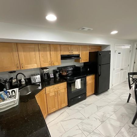 Lovely Remodeled 2Bdrm Basement Home واشنطن المظهر الخارجي الصورة