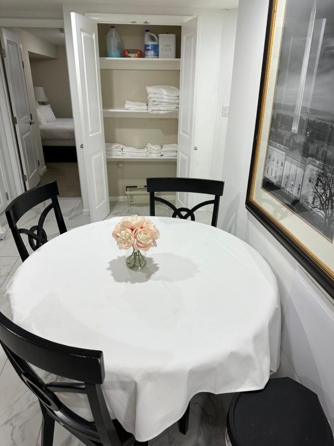 Lovely Remodeled 2Bdrm Basement Home واشنطن المظهر الخارجي الصورة
