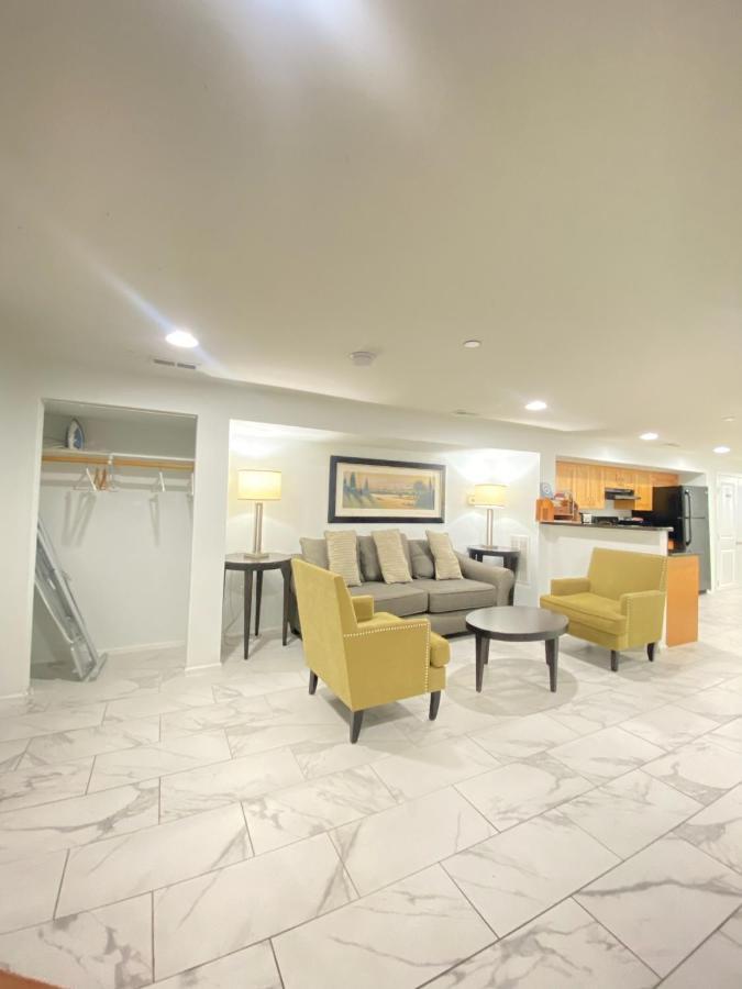 Lovely Remodeled 2Bdrm Basement Home واشنطن المظهر الخارجي الصورة