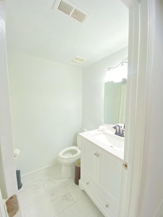 Lovely Remodeled 2Bdrm Basement Home واشنطن المظهر الخارجي الصورة