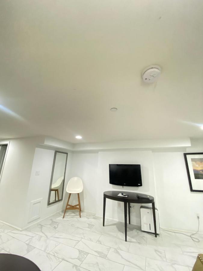 Lovely Remodeled 2Bdrm Basement Home واشنطن المظهر الخارجي الصورة