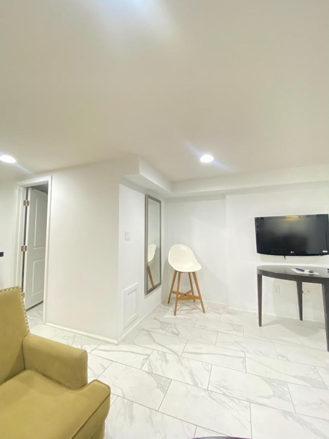 Lovely Remodeled 2Bdrm Basement Home واشنطن المظهر الخارجي الصورة