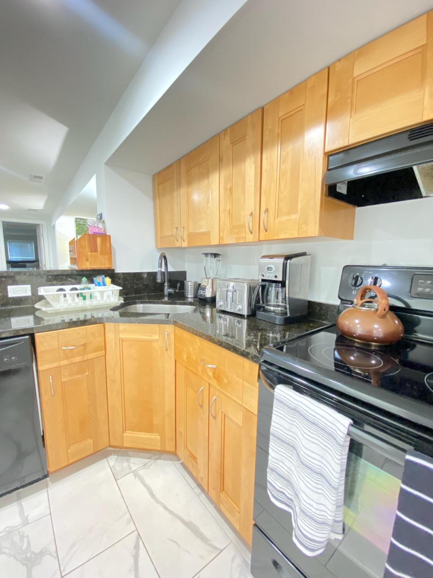 Lovely Remodeled 2Bdrm Basement Home واشنطن المظهر الخارجي الصورة